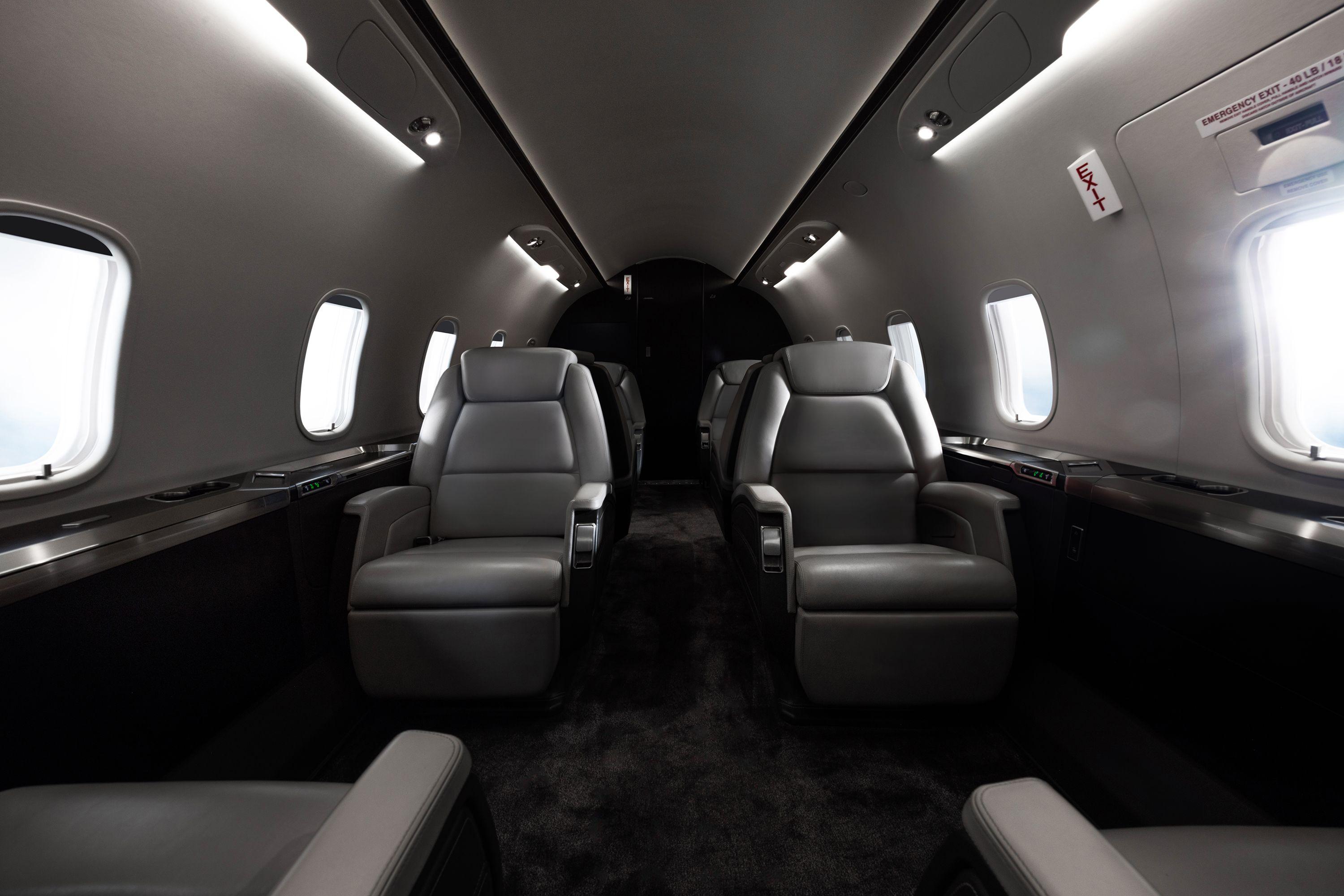 استكشاف طائرة
Bombardier Challenger 350                      